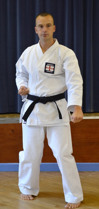 Karate: golpes y defensas con codo y antebrazo 5656186_orig